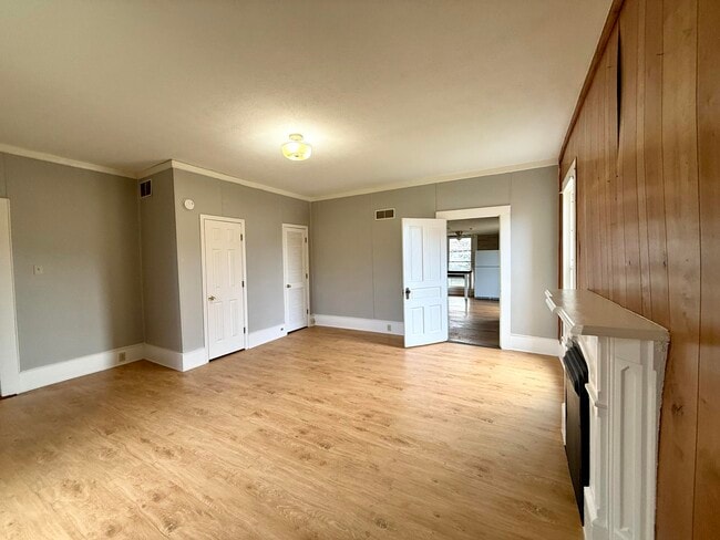 Building Photo - 927 E Mt Vernon St