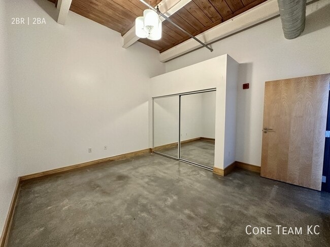 Building Photo - 382 W 22nd St
