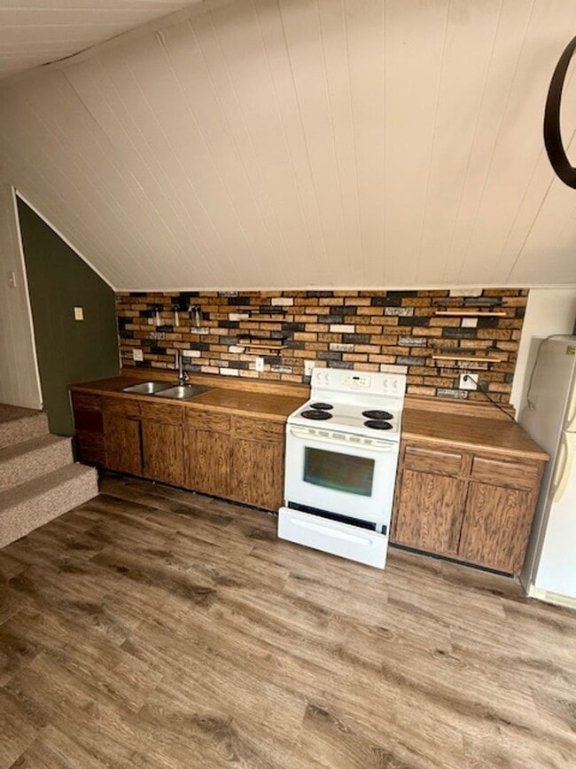 Building Photo - Studio Apartment for Rent – Steps from MSU!