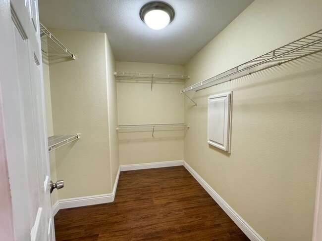 Building Photo - 5417 Redview Ct