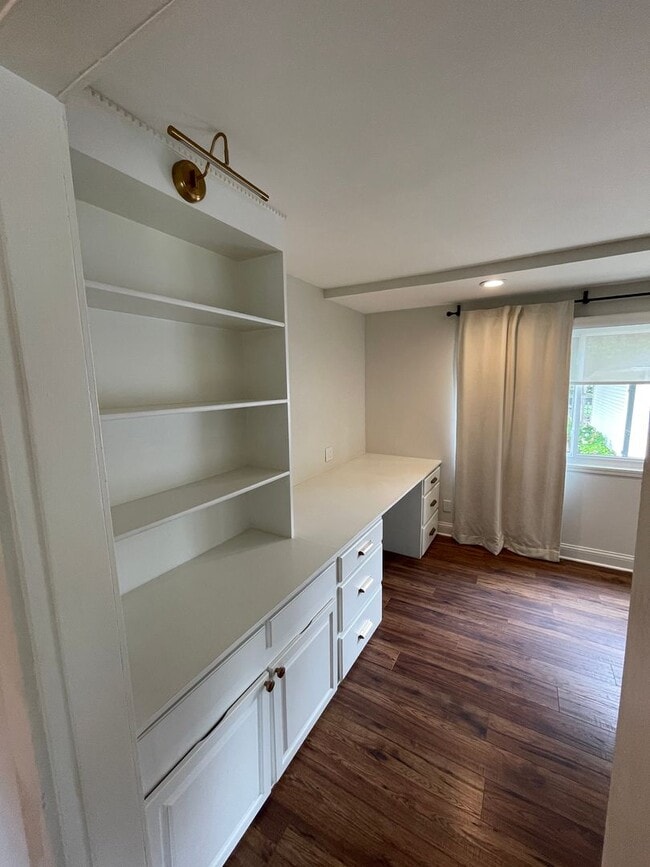 Building Photo - Charming Bungalow