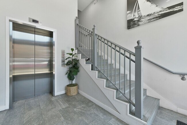 Building Photo - 64 Market St