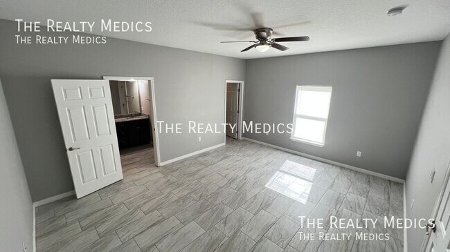 Building Photo - 1750 Loquat Ct NW