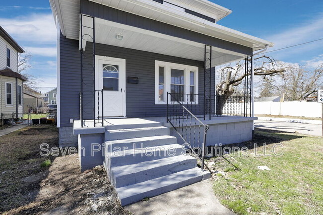 Building Photo - 121 S Terrace Ave