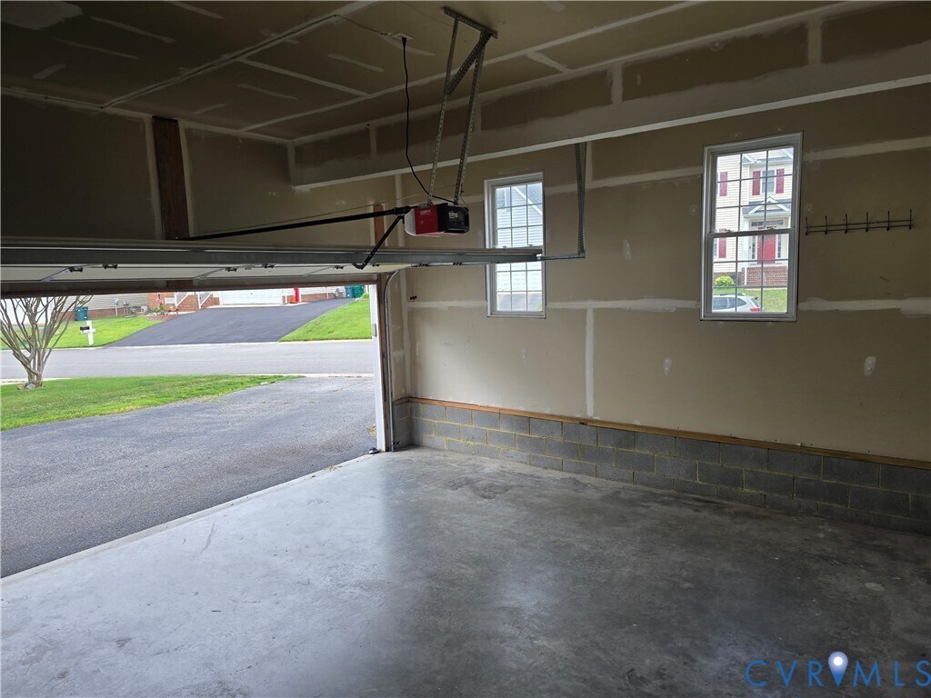 Building Photo - 9521 Pine Trails Ct