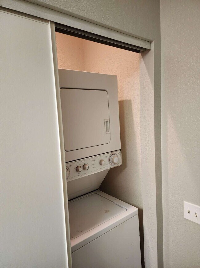 Building Photo - 2 Bed/2 Bath Condo in Tempe with Great Ame...