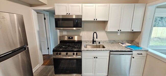 Building Photo - Renovated 4 bedroom cape with large fence yard