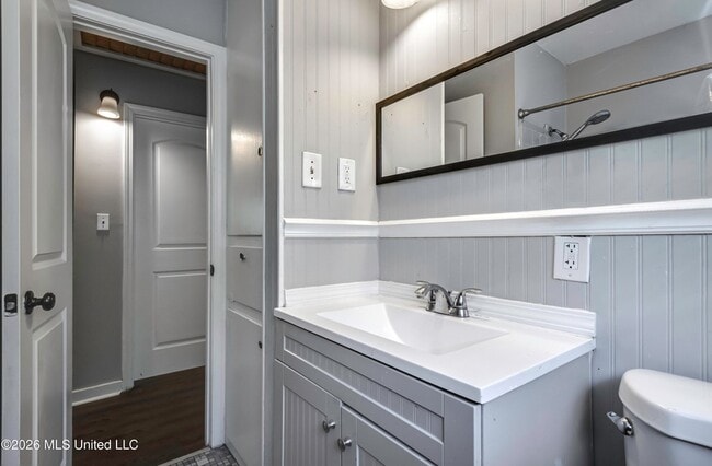 Building Photo - 823 Dunton Rd