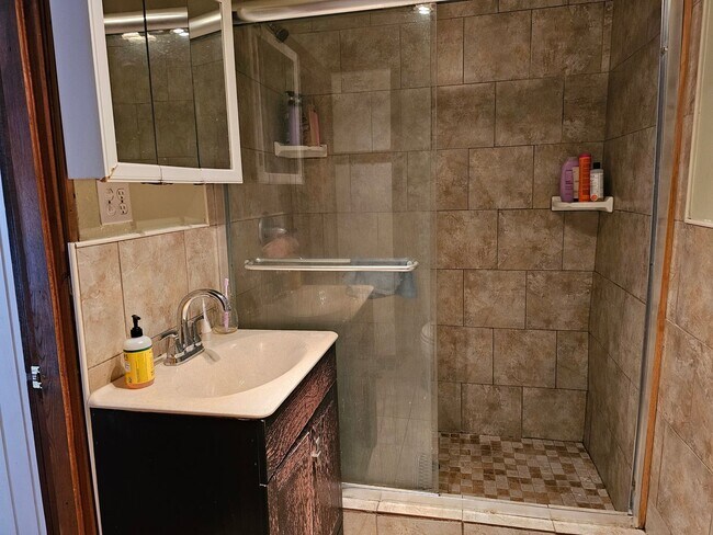 Building Photo - 4 bedroom House Close to U of M! Leasing for Fall 2026!