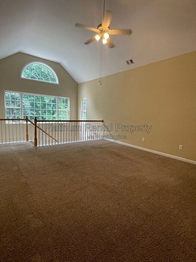 Building Photo - 144 Pointe Cir