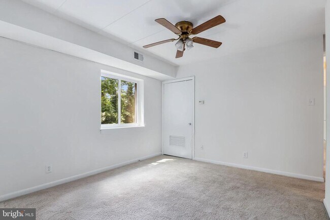 Building Photo - 6250 Edsall Rd