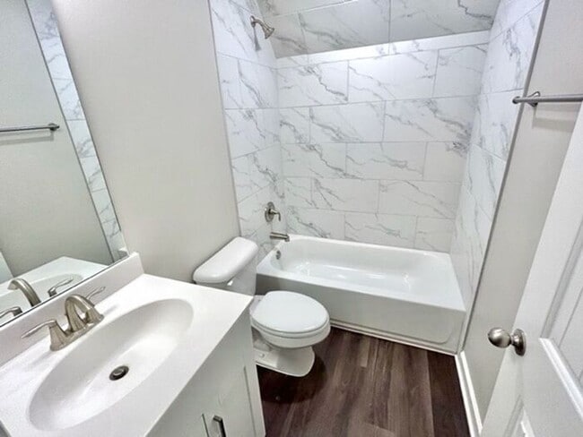 Building Photo - Now Leasing a 5-Bedroom 3 Bath Home in Hor...