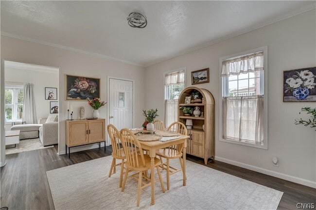 Building Photo - 380 Brainard St