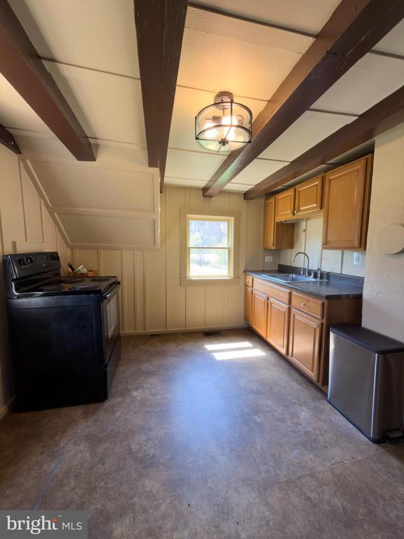 Building Photo - 37905 Snickersville Turnpike