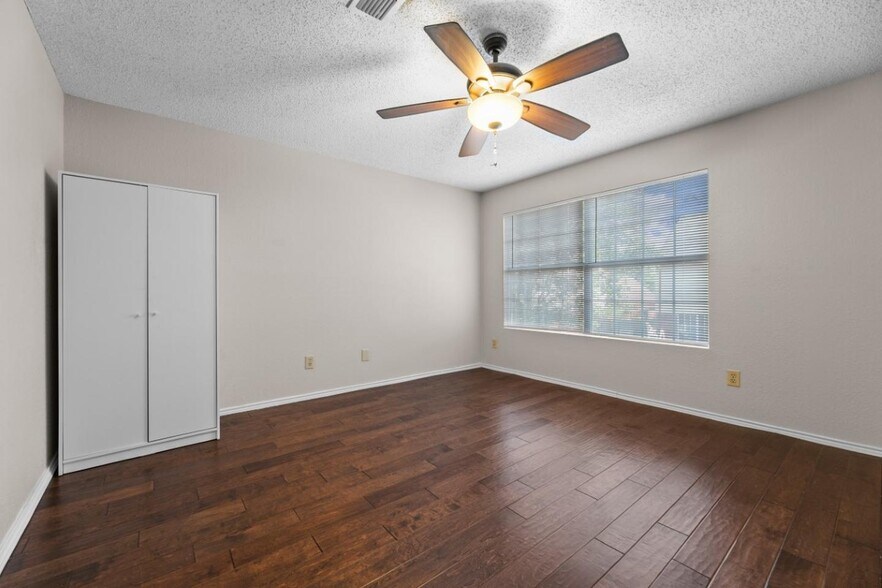 Building Photo - Stylish Fort Worth Home Near Chisholm Trail!