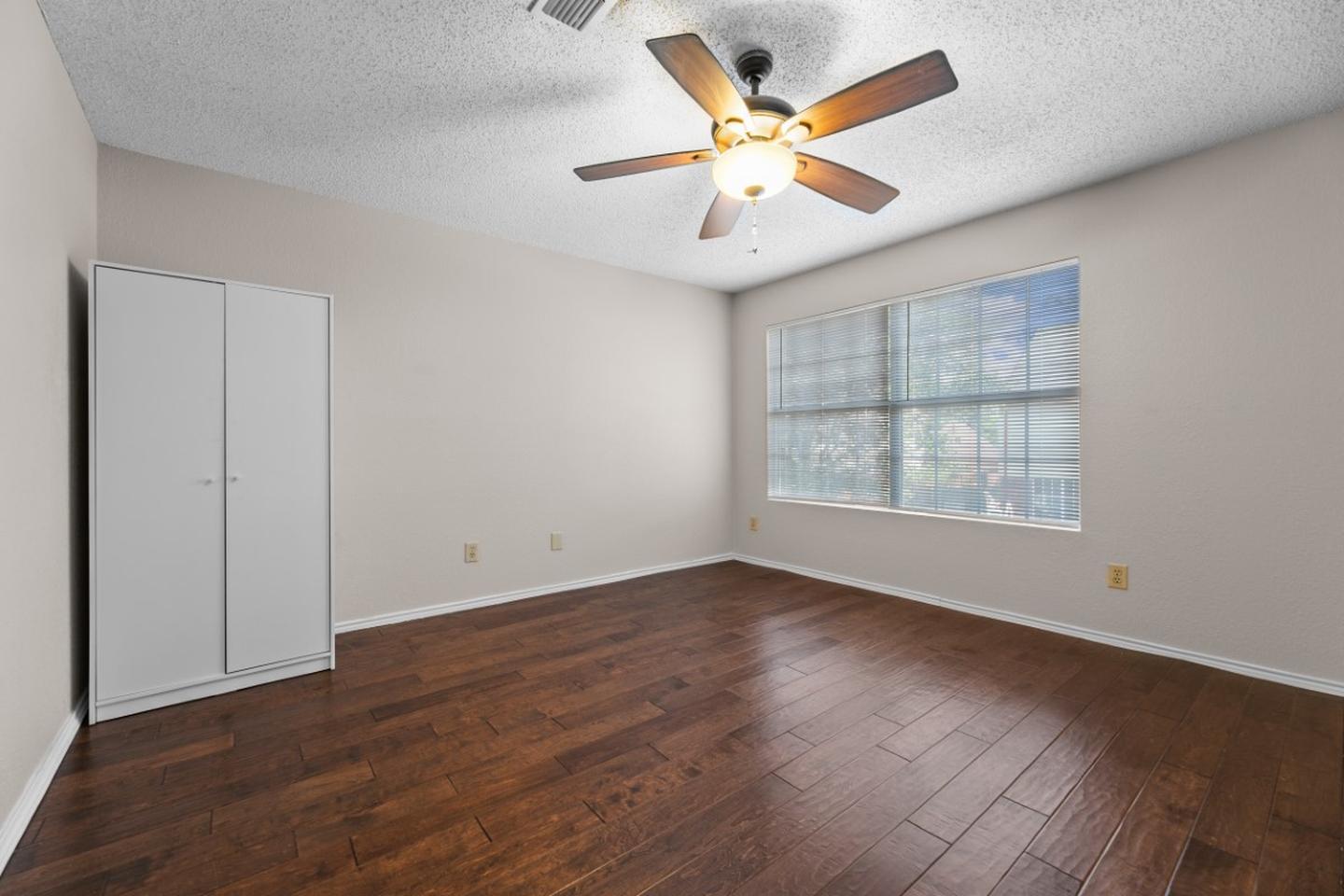 Building Photo - Stylish Fort Worth Home Near Chisholm Trail!