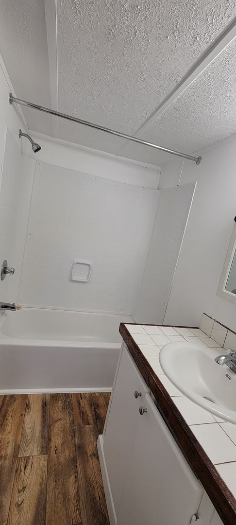 Building Photo - Ready to Move in