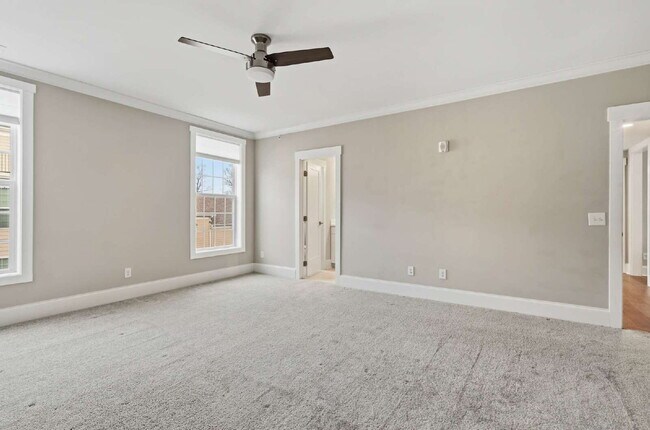 Building Photo - Luxury Townhome with Elevator and Rooftop Terrace