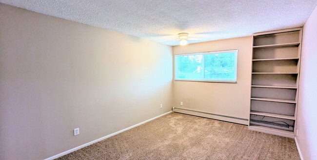 Building Photo - 4150 Monroe Dr