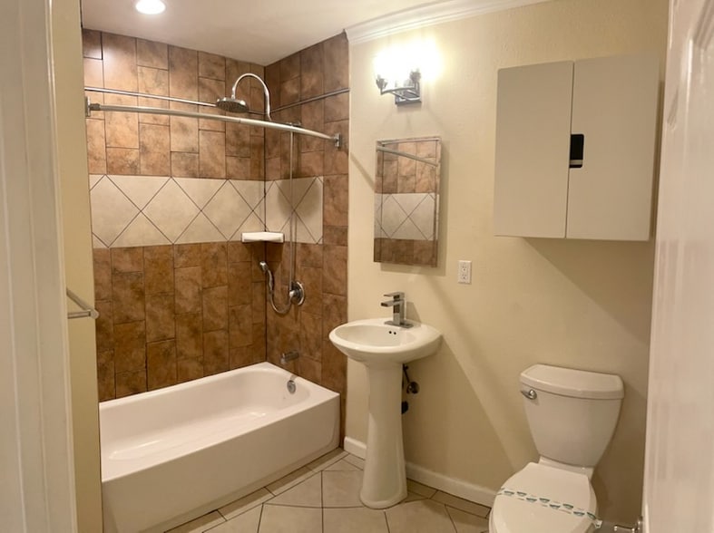 Building Photo - 17700 Jersey Ave