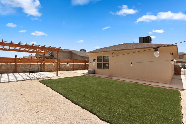Building Photo - 12156 Mesquite Thorn Dr