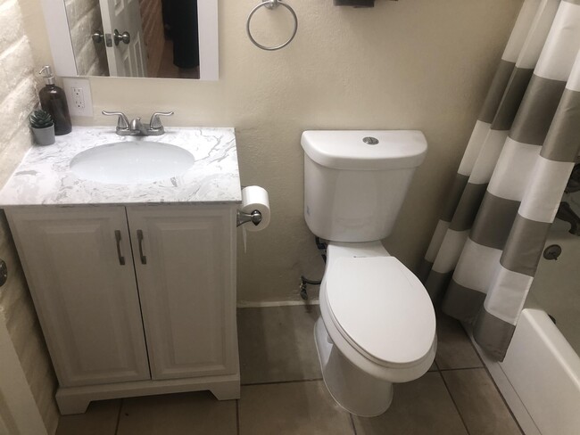 Building Photo - 3055 N Tyndall Ave