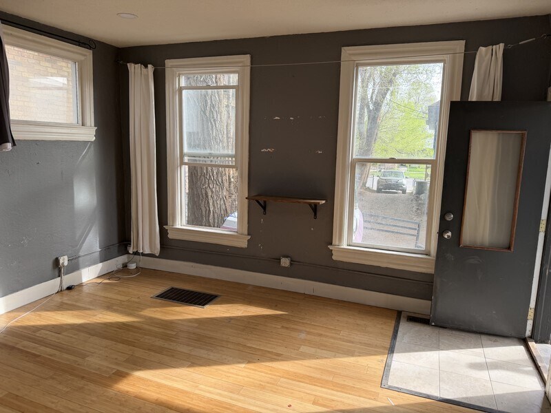 Building Photo - 553 E 700 S