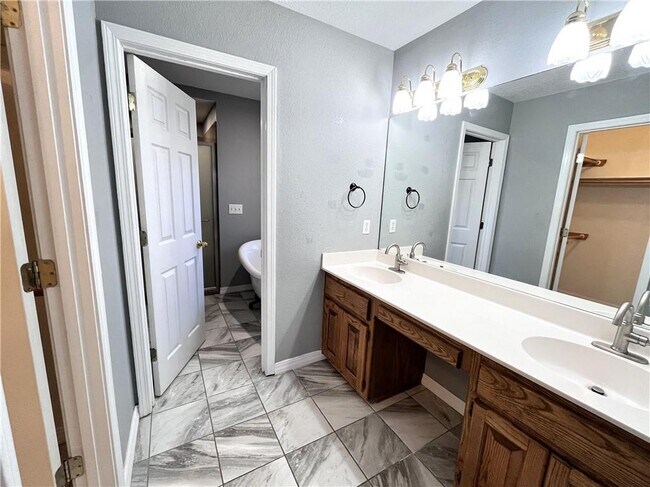 Building Photo - 95 Bassingham Dr