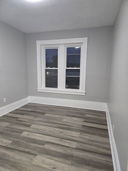 Building Photo - 123 Walnut St