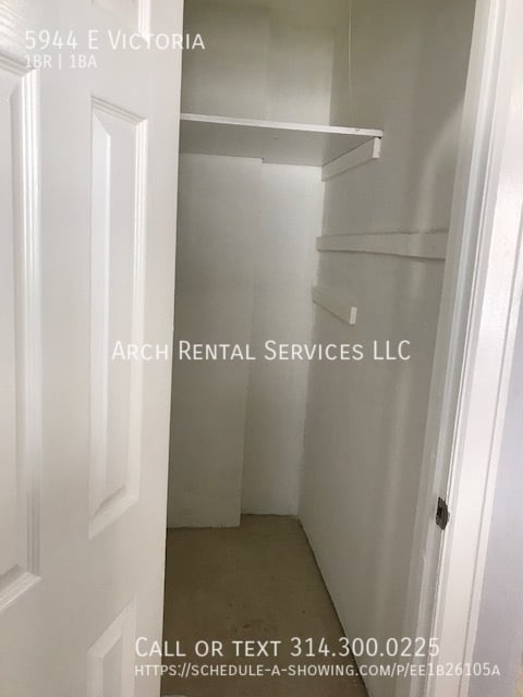 Building Photo - 5944 E Victoria-