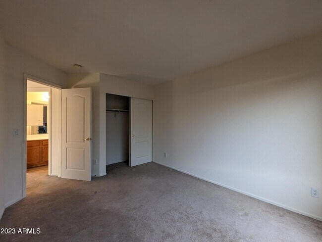 Building Photo - 5794 W Golden Ln