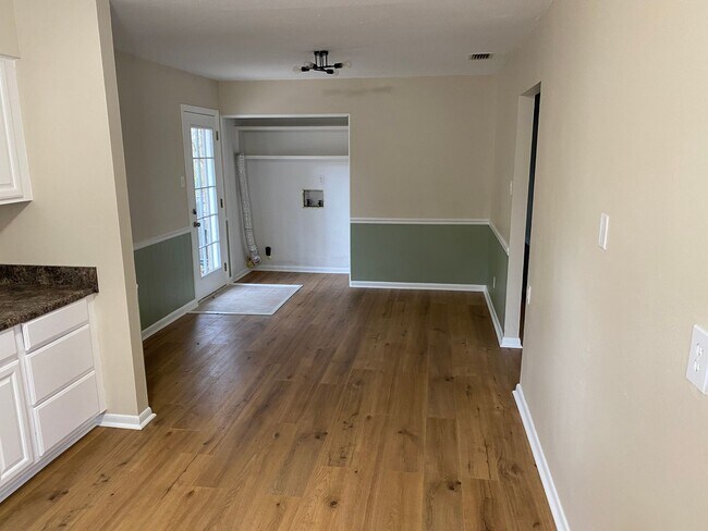 Building Photo - Charming 3 Bedroom Home with Large Yard in Theodore!
