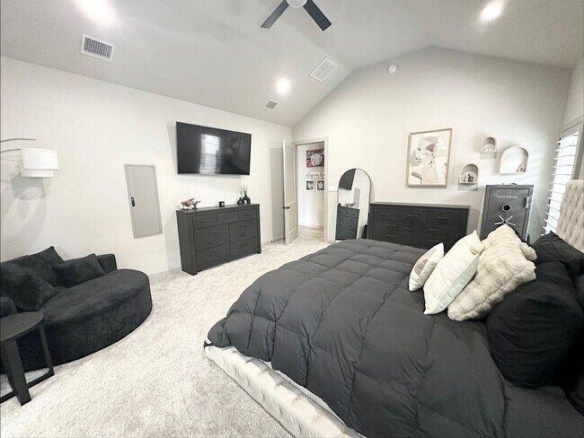 Building Photo - 4 Bedroom 3 Bathroom for Rent