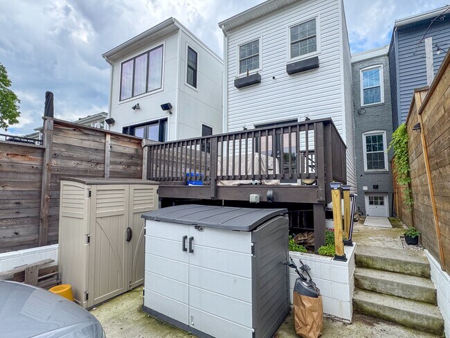 Building Photo - 815 Longfellow St NW