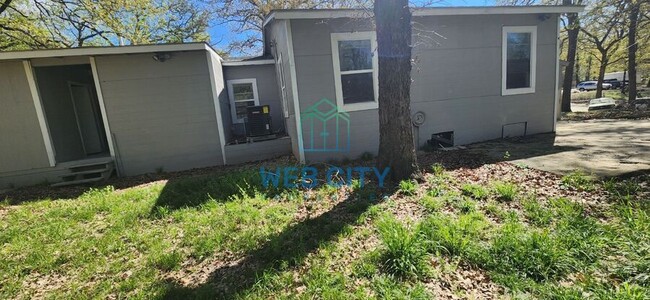 Building Photo - 15369 Flud Rd