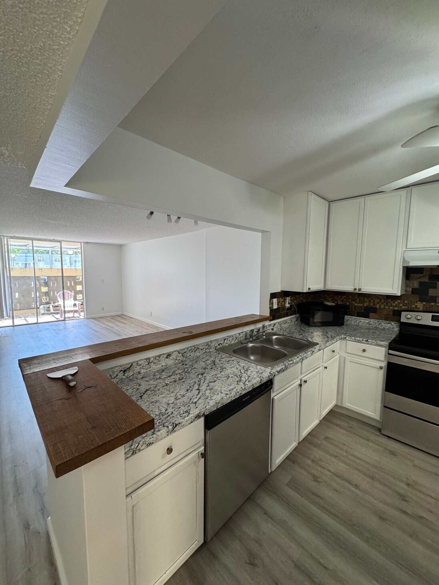 Building Photo - 403 NW 68th Ave