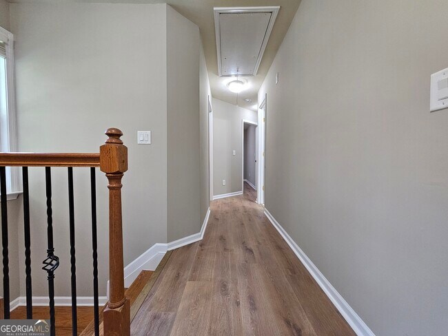 Building Photo - 6162 Deluna Way