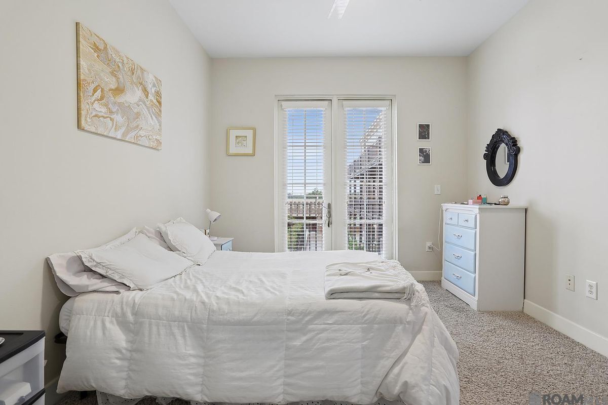 Building Photo - 7707 Bluebonnet Blvd
