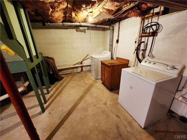 Building Photo - 8214 Honeysuckle Dr