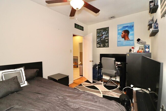 Building Photo - 311 5th St