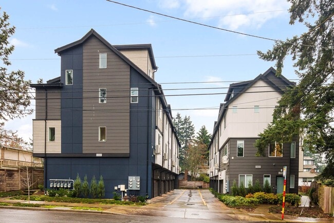 Building Photo - 18514 Meridian Ave N