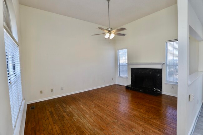 Building Photo - 21 N Trace Ct