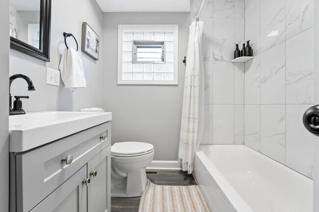 Building Photo - 5840 81st Pl