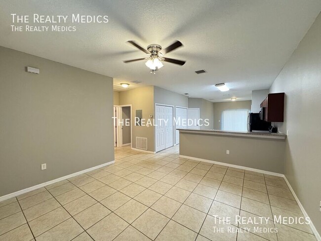 Building Photo - 548 Albatross Dr