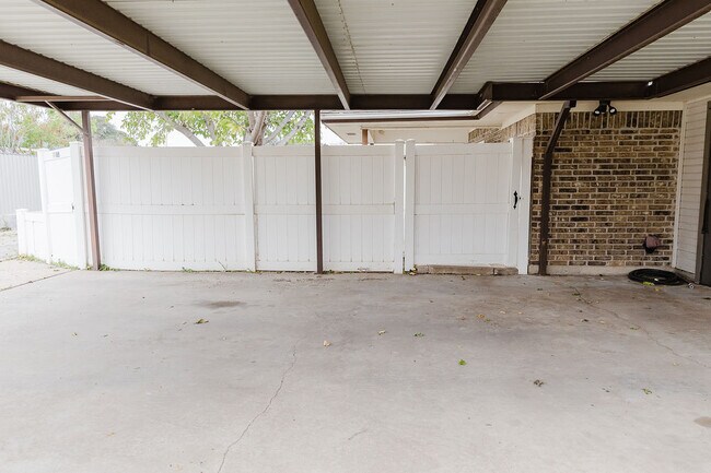 Building Photo - 1105 Gordon Blvd