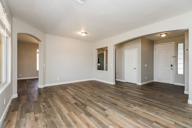 Building Photo - 3353 E Santa Fe Ln