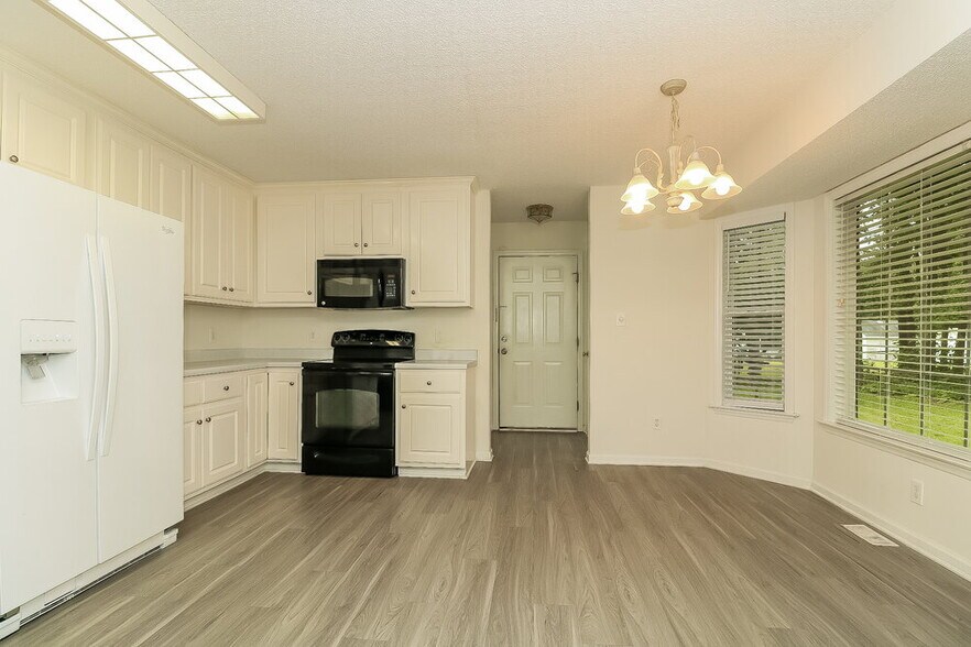 Building Photo - 6728 Oviedo Dr
