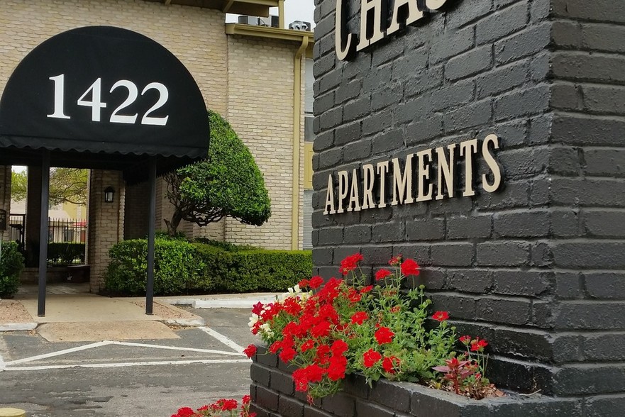 Building Photo - Chevy Chase Apartments