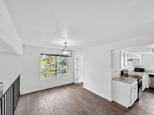 Building Photo - Beautiful 3BD/3BA W/ Attached Garage and In-Unit Laundry in La Jolla!