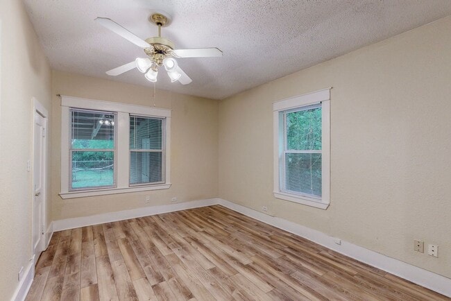 Building Photo - Available Mid-July! 3 Bedroom Home for Lea...